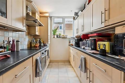 2 bedroom flat for sale, Keswick Road, SW15