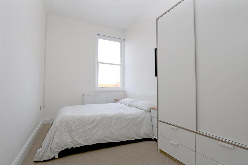 Bed2.jpg