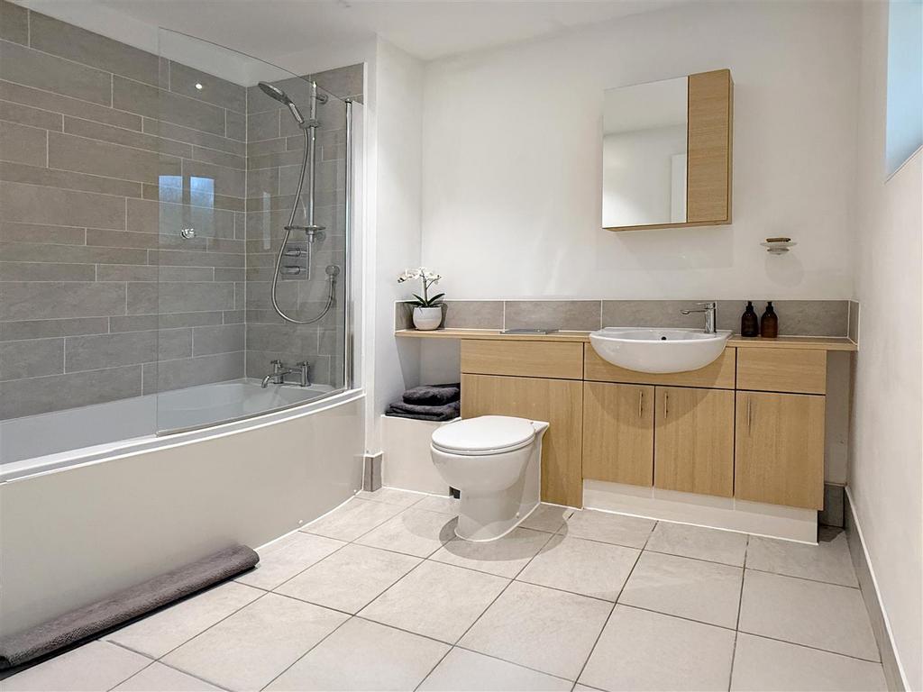 24. Ensuite-Image-1.jpg