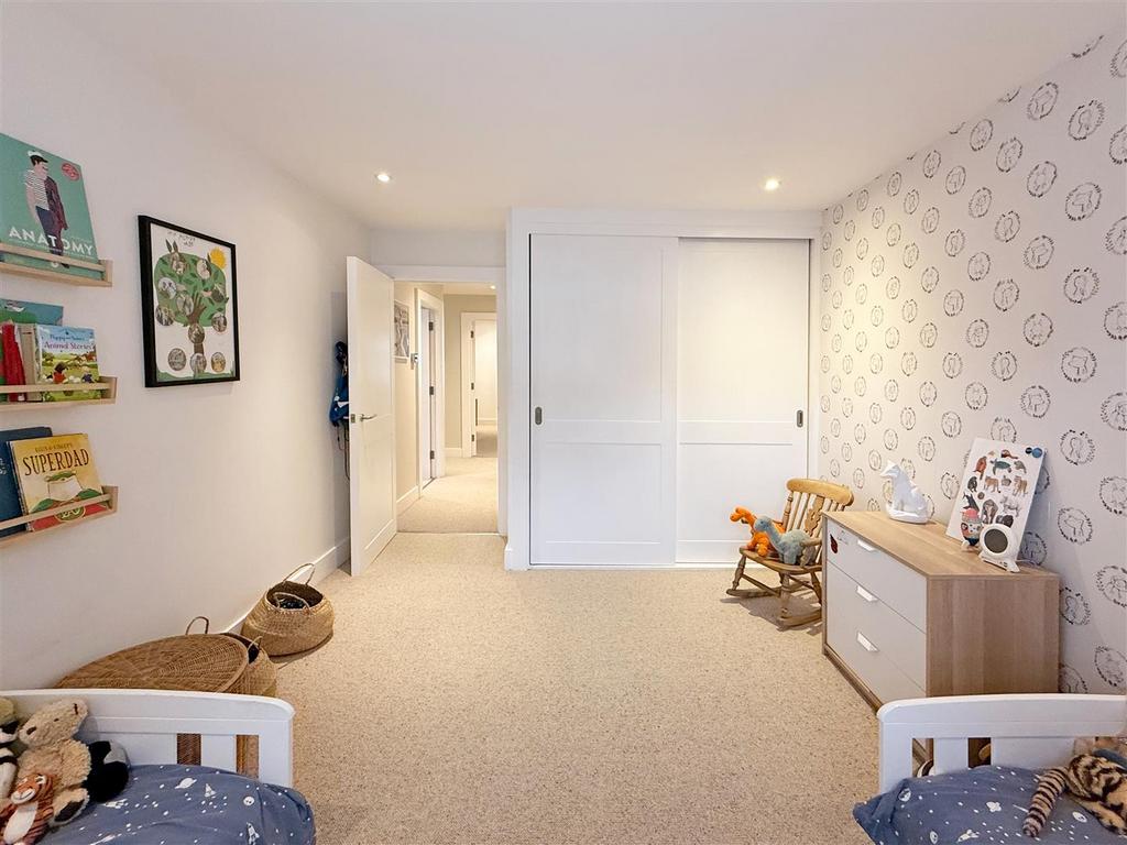 27. Bedroom-2.jpg