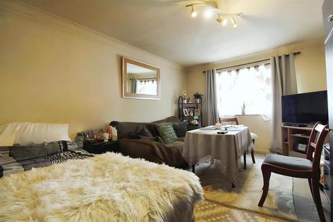 1 bedroom flat for sale, Greystoke Road, Slough