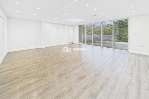 undefined, Edgwarebury Lane, Edgware