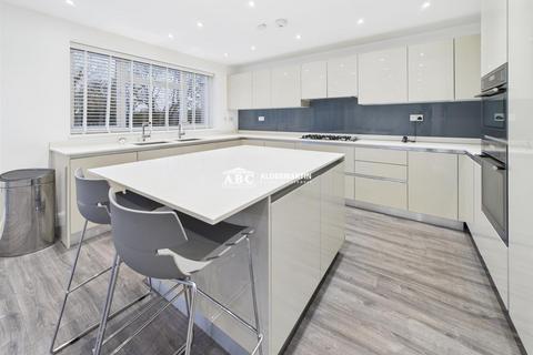 undefined, Edgwarebury Lane, Edgware