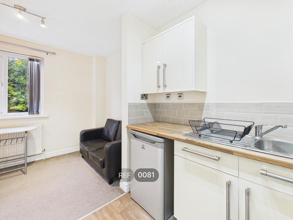 Kitchen &amp; Living area