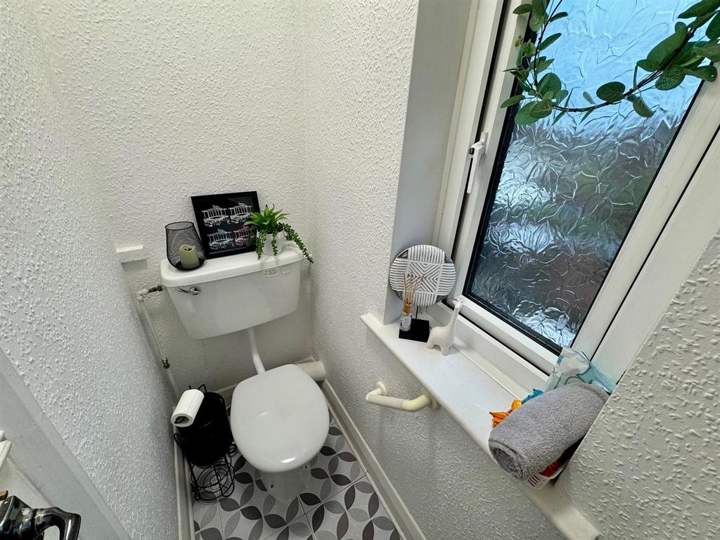 Toilet.jpg