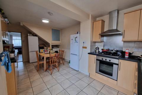 6 bedroom house to rent, Littlehay Road