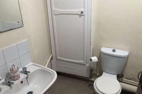 2 bedroom flat to rent, Northload Street, Glastonbury BA6