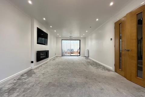 5 bedroom detached house to rent, Brobury Croft, Solihull, West Midlands, B91