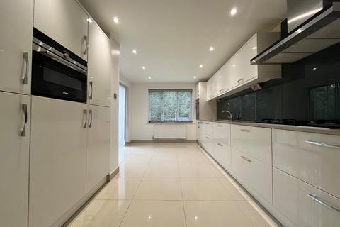 5 bedroom detached house to rent, Brobury Croft, Solihull, West Midlands, B91