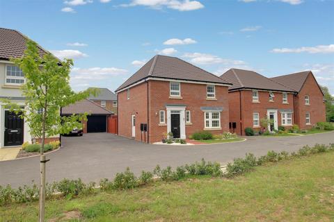 4 bedroom detached house for sale, Peregrine Close, Newent