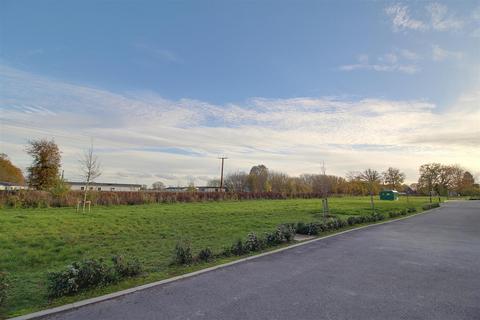 4 bedroom detached house for sale, Peregrine Close, Newent