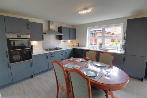 4 bedroom detached house for sale, Peregrine Close, Newent