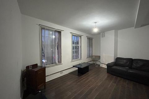 undefined, Central Parade, HOUNSLOW TW5