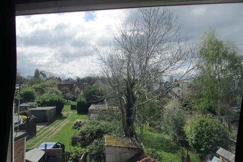 4 bedroom cottage to rent, Crescent Road
