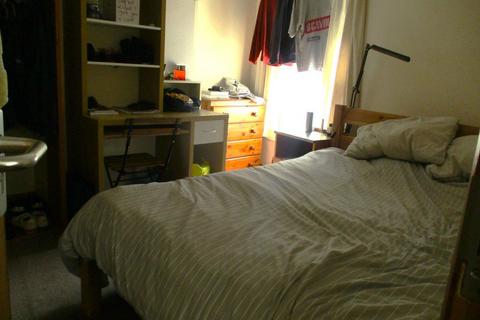 4 bedroom cottage to rent, Crescent Road