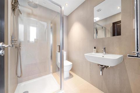 Flat 2, 98 Birchanger Road, London, SE25 5BG