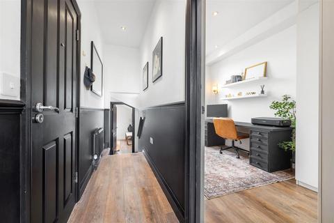 2 bedroom flat for sale, Birchanger Road, South Norwood, SE25