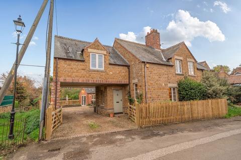 4 bedroom cottage for sale, Basic Cottage, Main Street, Eaton