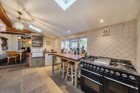 4 bedroom cottage for sale, Basic Cottage, Main Street, Eaton