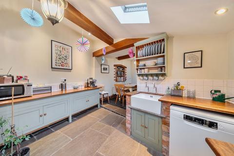 4 bedroom cottage for sale, Basic Cottage, Main Street, Eaton