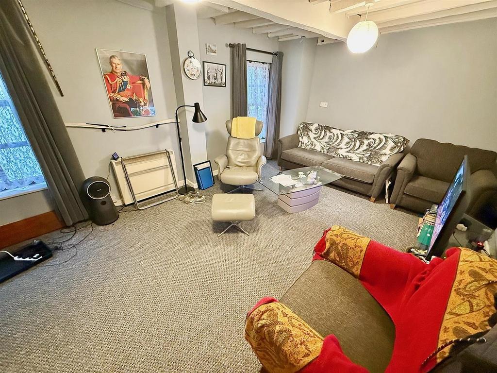 Lounge/Dining Room