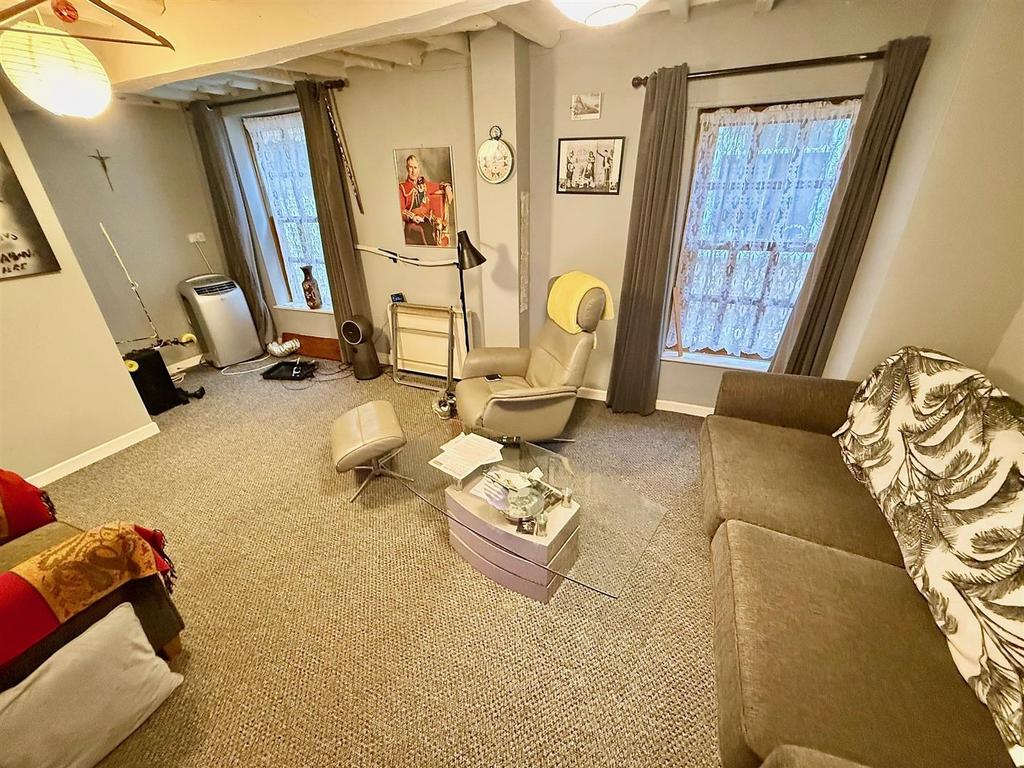 Lounge/Dining Room