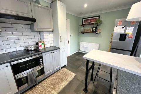 3 bedroom house to rent, Breck Road, Manchester M30