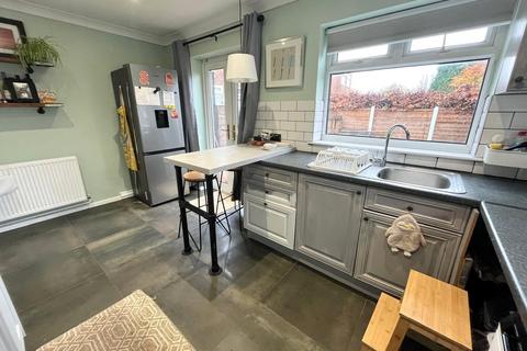 3 bedroom house to rent, Breck Road, Manchester M30