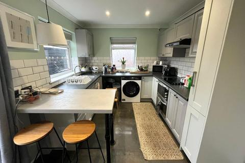 3 bedroom house to rent, Breck Road, Manchester M30