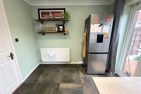 3 bedroom house to rent, Breck Road, Manchester M30