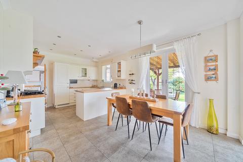 4 bedroom bungalow for sale, Oatlands Road, Reading RG2