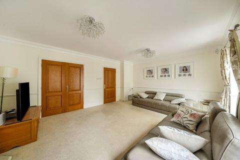 undefined, Teddington Park, Teddington, TW11