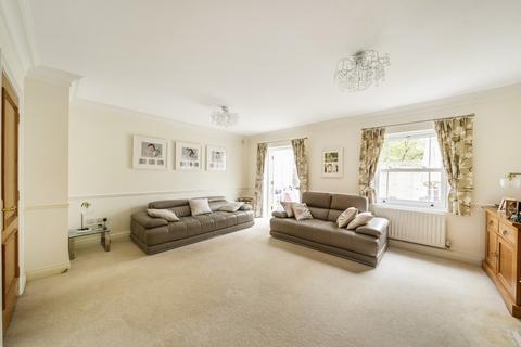 undefined, Teddington Park, Teddington, TW11