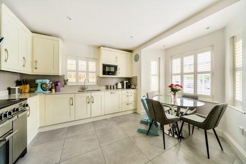 undefined, Teddington Park, Teddington, TW11
