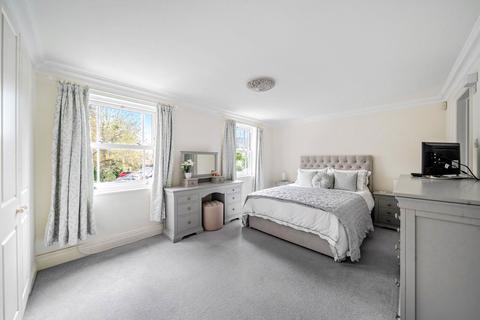 undefined, Teddington Park, Teddington, TW11