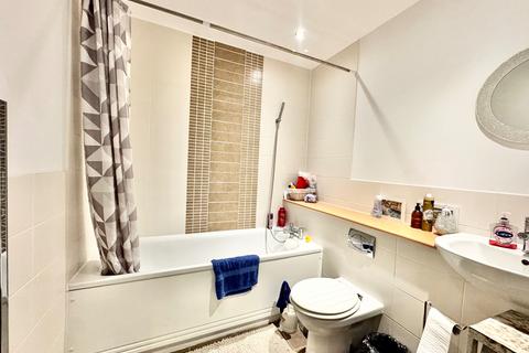 2 bedroom apartment for sale, Valencay, West Quay
