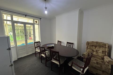 undefined, Dersingham Avenue, LONDON E12