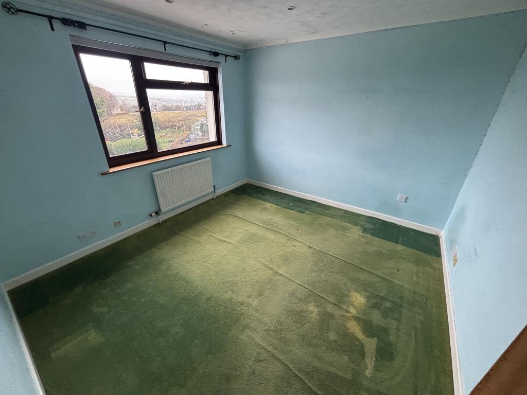 Rear bedroom 4