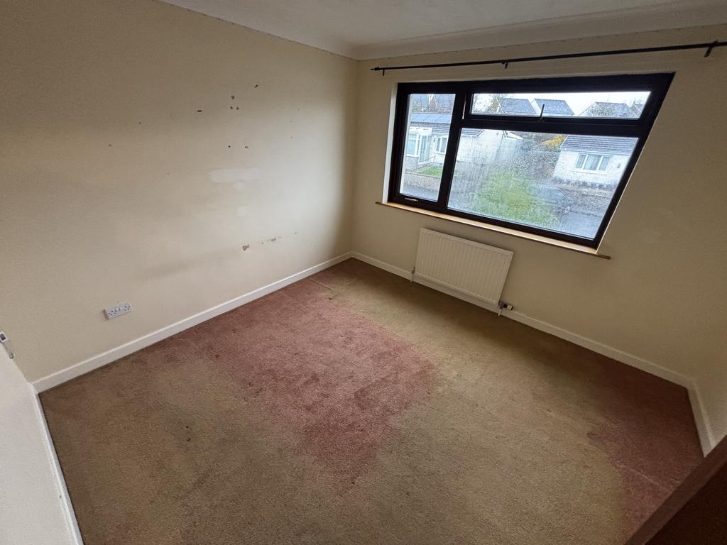 Front bedroom 5