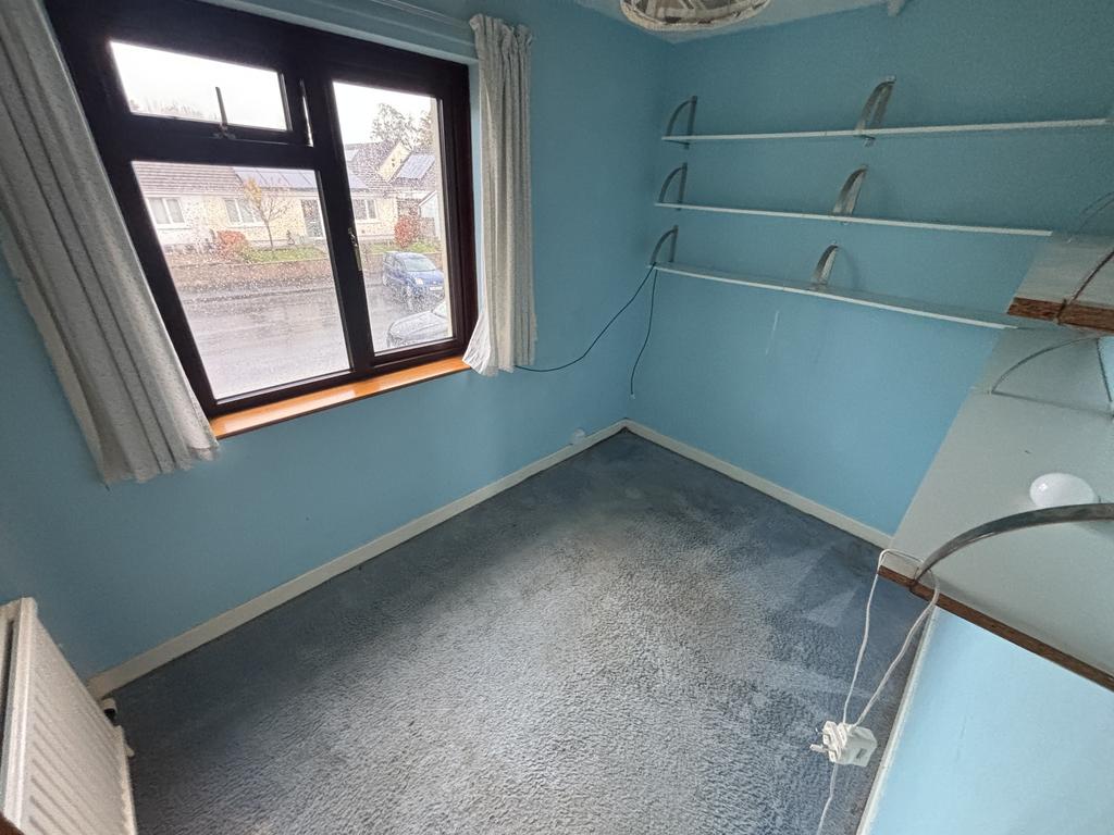 Front bedroom 6