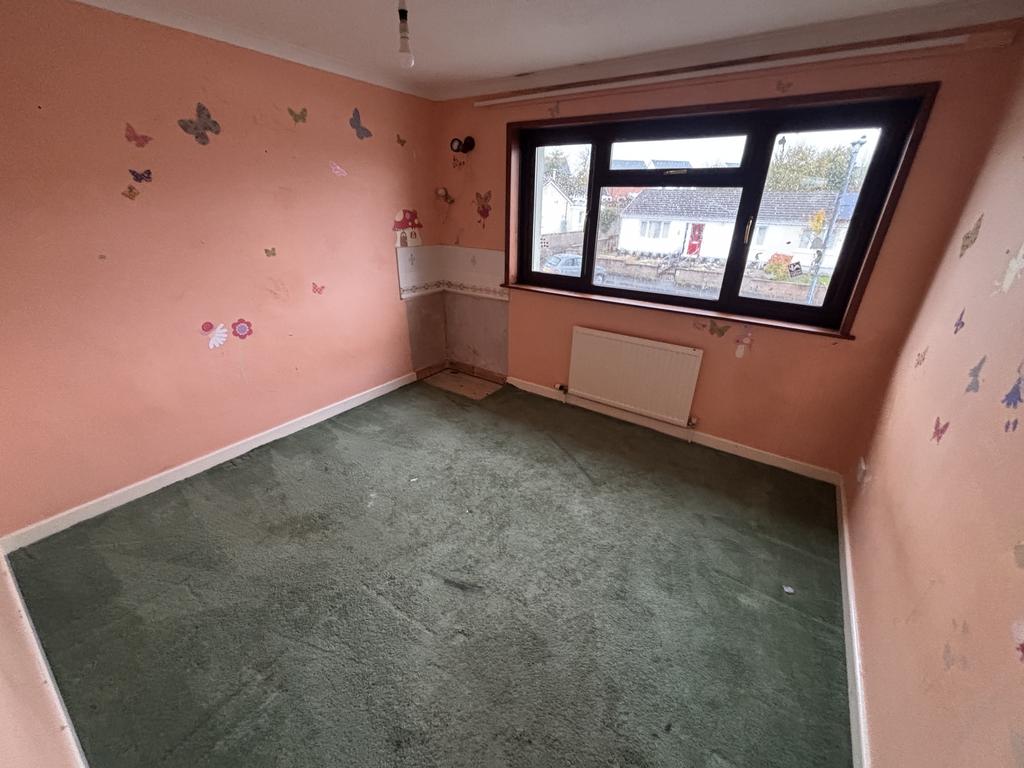 Front bedroom 2