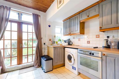 1 bedroom flat for sale, Galveston Road, SW15