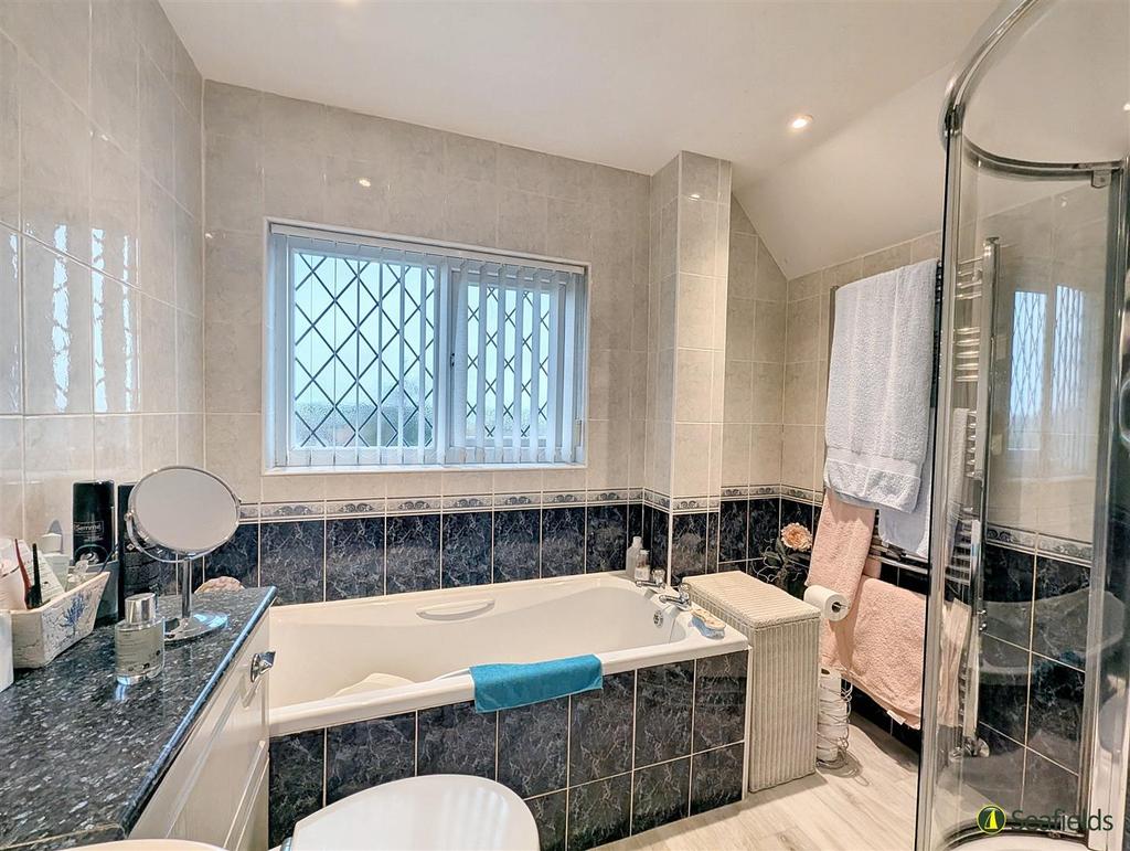 Bath/Shower Room