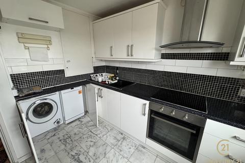 2 bedroom flat to rent, Summerwood Road, ISLEWORTH TW7