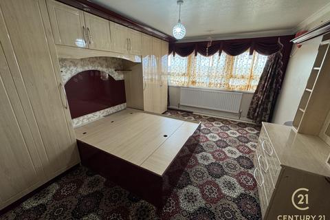2 bedroom flat to rent, Summerwood Road, ISLEWORTH TW7