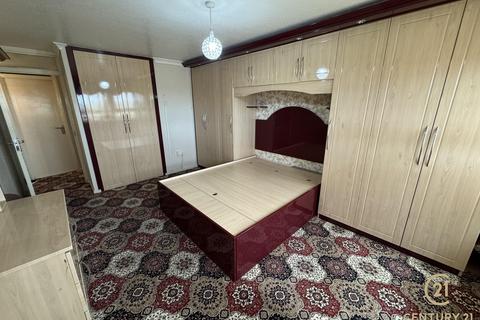 2 bedroom flat to rent, Summerwood Road, ISLEWORTH TW7