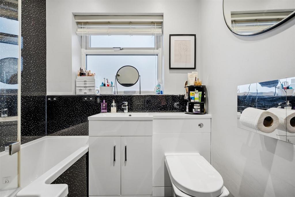 Bathroom - vanity unit.jpg