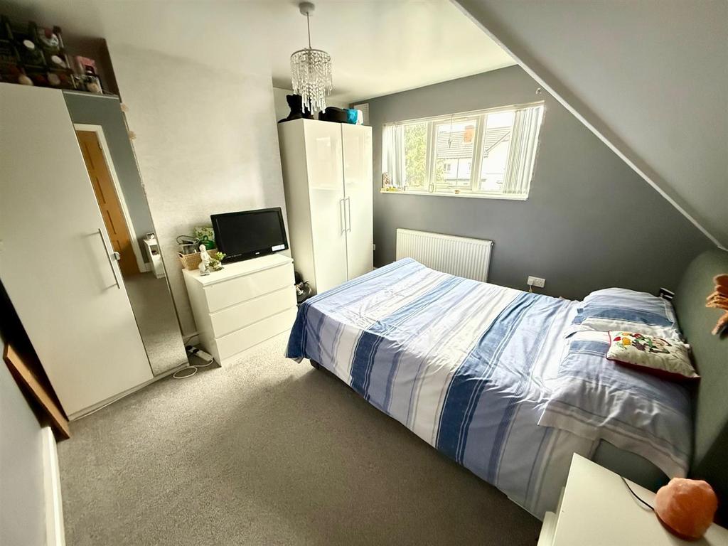 HGR105 Bed2.jpg