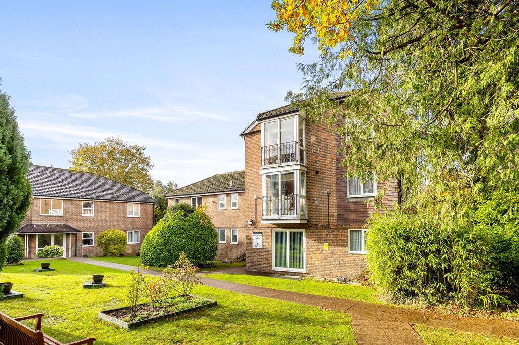 Hassocks Lodge, Keymer Road... 1 bed flat to rent - £1,300 pcm (£300 pw)