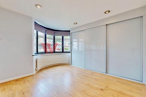 2 bedroom bungalow for sale, Netley Road, Newbury Park, IG2